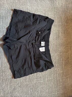 Columbia - Black Women's Utility Shorts size 12; used. “Omni-Shade.” Packable.
